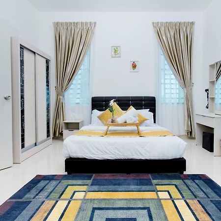 Villa Desaru 16Pax Family With Private Mini Pool & Jacuzzi Kota Tinggi Exterior foto